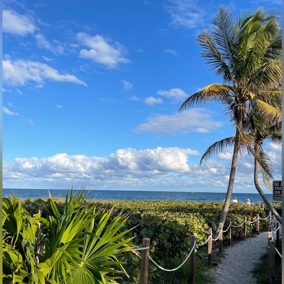 Meet your Posher, Jennifer - Picture 1 of 1